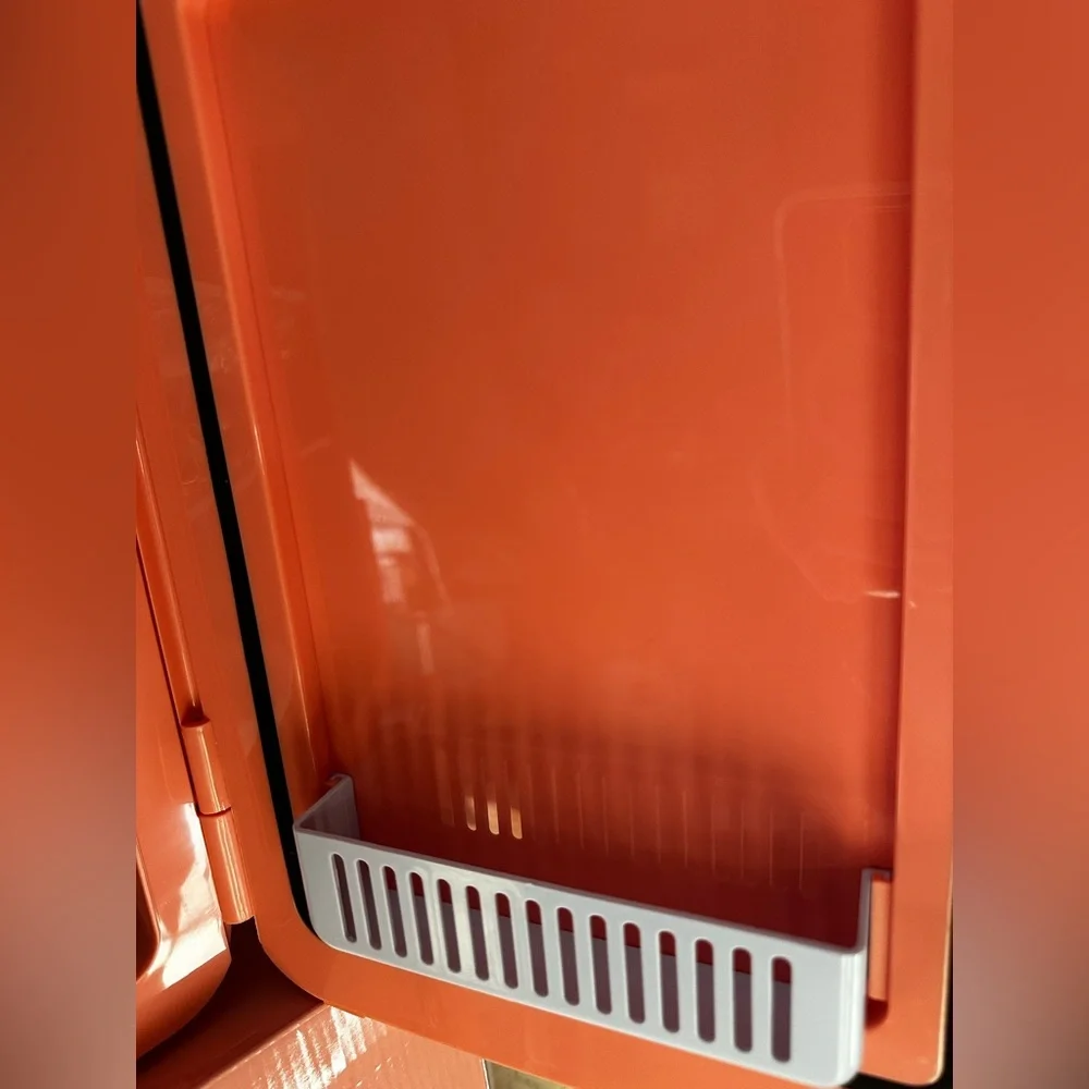 FACETORY Portable Coral Beauty Fridge with Heat and Cool Capacity New